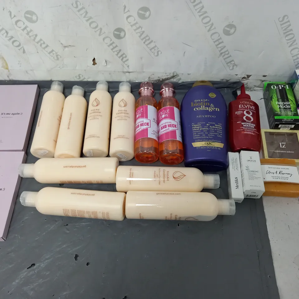 BOX OF APPROXIMATELY 12 ASSORTED COSMETIC ITEMS TO INCLUDE - ESTRID BLADES - FIRST AID CONDITIONER - BIOTIN & COLLAGEN ETC.