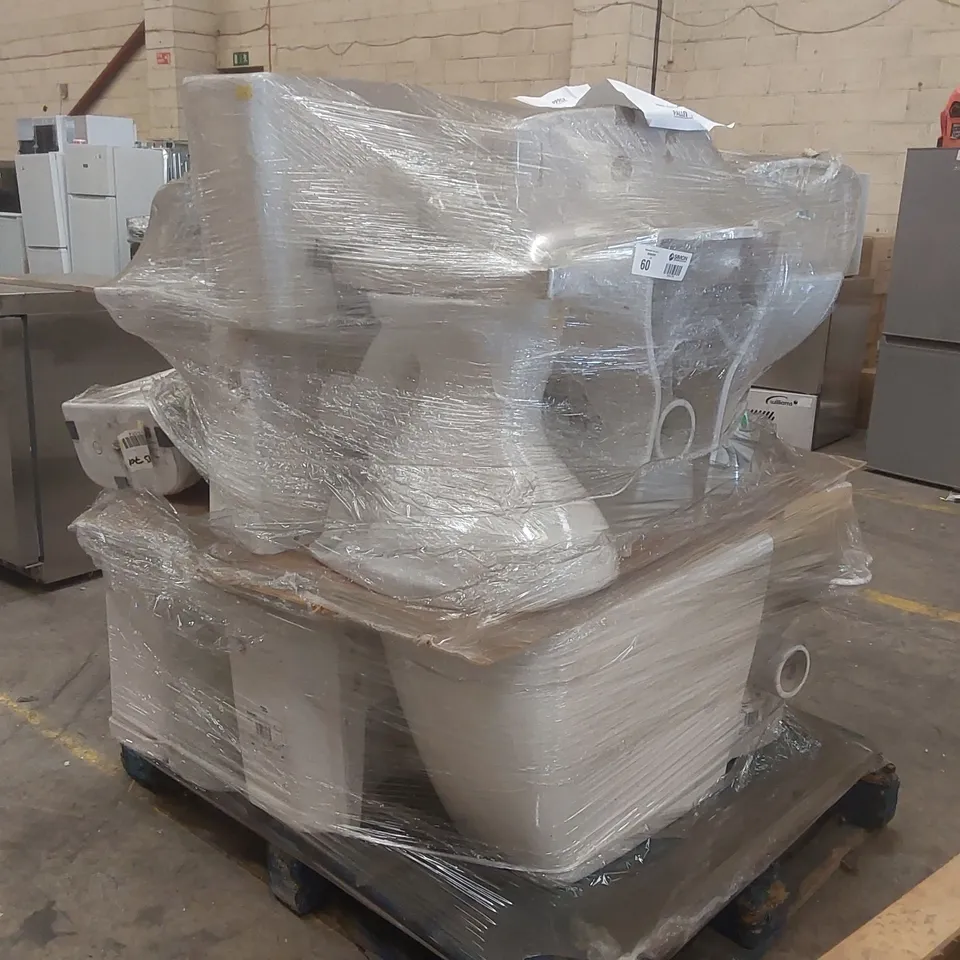 PALLET CONTAINING APPROXIMATELY 16x BRANDED TOILETS & CISTERNS