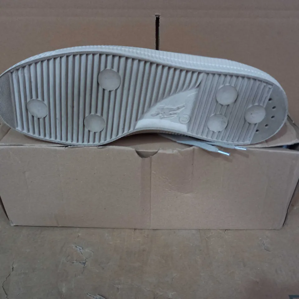 BOXED PAIR OF NOVESTA CORDUROY SHOES IN TAN UK SIZE 10