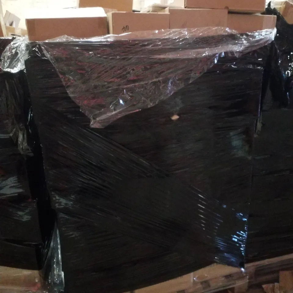 PALLET CONTAINING LARGE QUANTITY OF ASSORTED GREETING CARDS