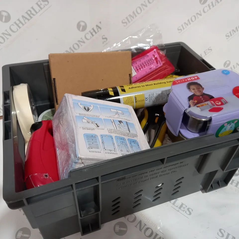 APPROXIMATELY 15 ASSORTED HOUSEHOLD ITEMS TO INCLUDE DOG LEAD, BYPASS PRUNER, SILICONE ETC