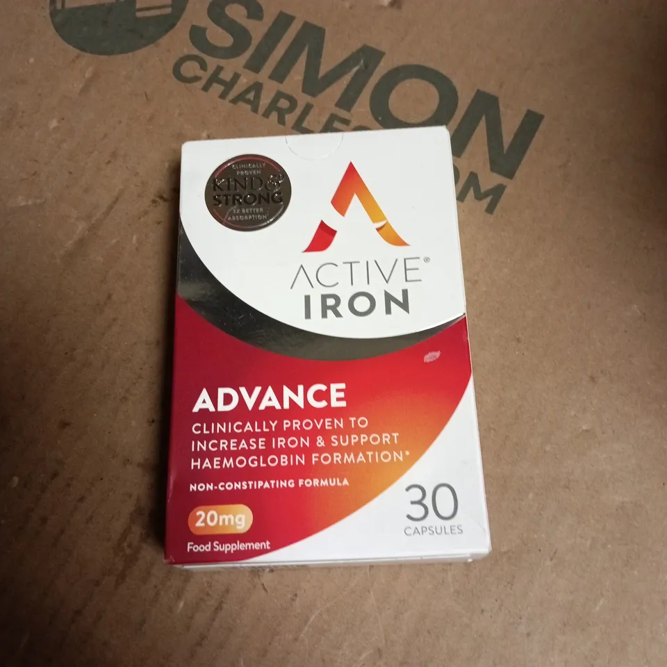 APPROXIMATELY 12 ASSORTED VITAMINS AND SUPPLEMENTS INCLUDING ACTIVE IRON AND JOINTACE OMEGA 3 