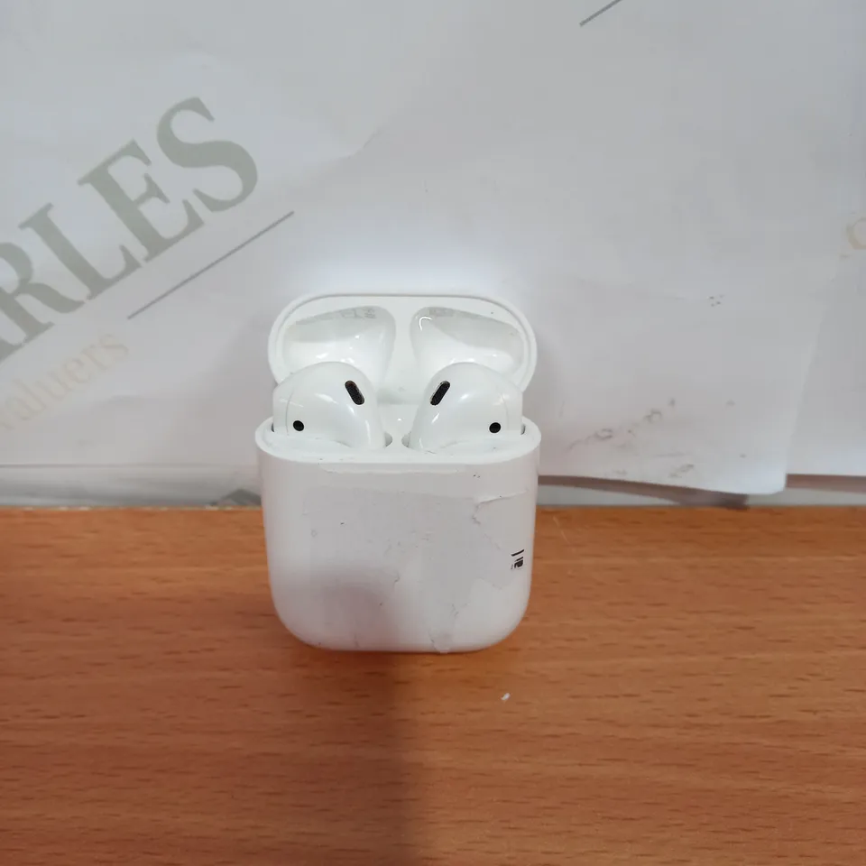 APPLE AIRPODS 
