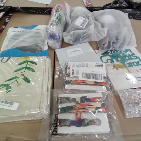 PALLET OF ASSORTED ITEMS INCLUDING PIDAN PET LEASH, CAKE TOPPERS, RABBIT EAR HEADBAND, ARTIFICAL FAKE FLOWERS, HALLOWEEN DECORATIONS