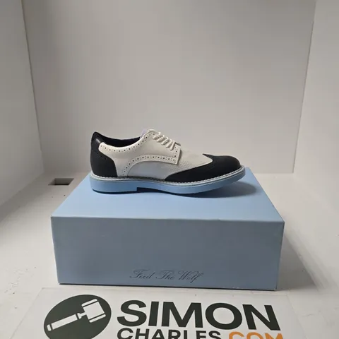 BOXED PAIR OF GREYSON ALPHA WOLF SHOES SZIE 8.5