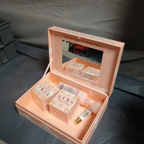 P LOUISE FULFILLING DREAMS MAKEUP SET – PINK PRESENTATION BOX