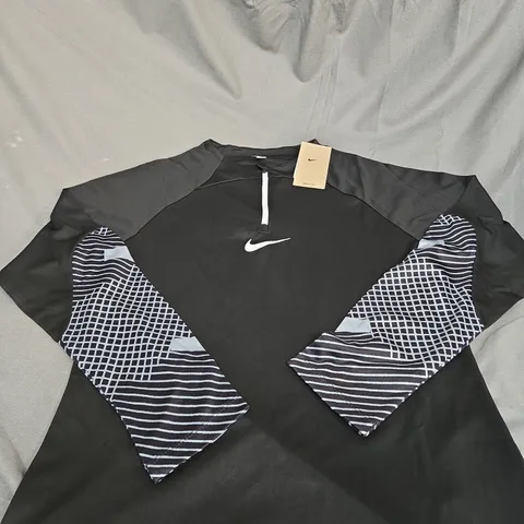 NIKE 1/4 ZIP LOGO SHIRT SIZE M