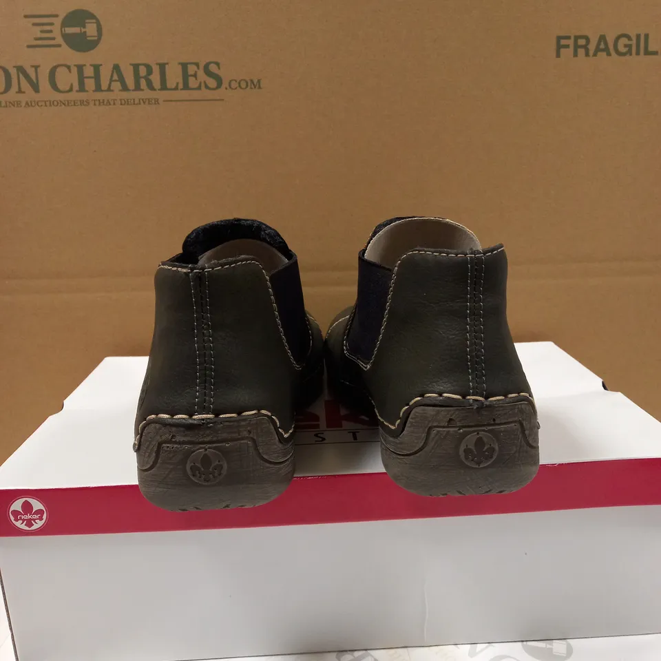RIEKER CHELSEA BOOTS SIZE 5