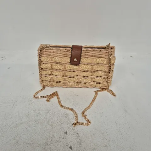 DUNE RECTANGLE RATTAN CLUTCH IN NATURAL