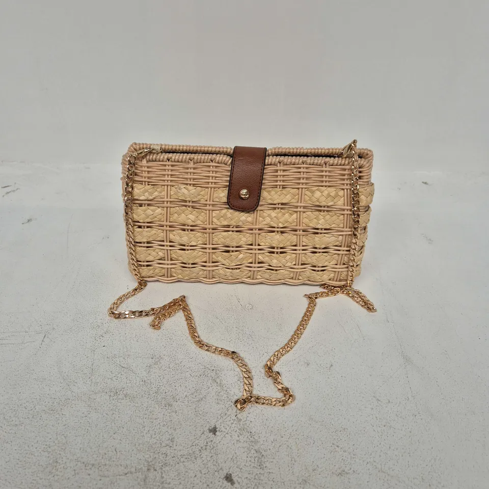 DUNE RECTANGLE RATTAN CLUTCH IN NATURAL