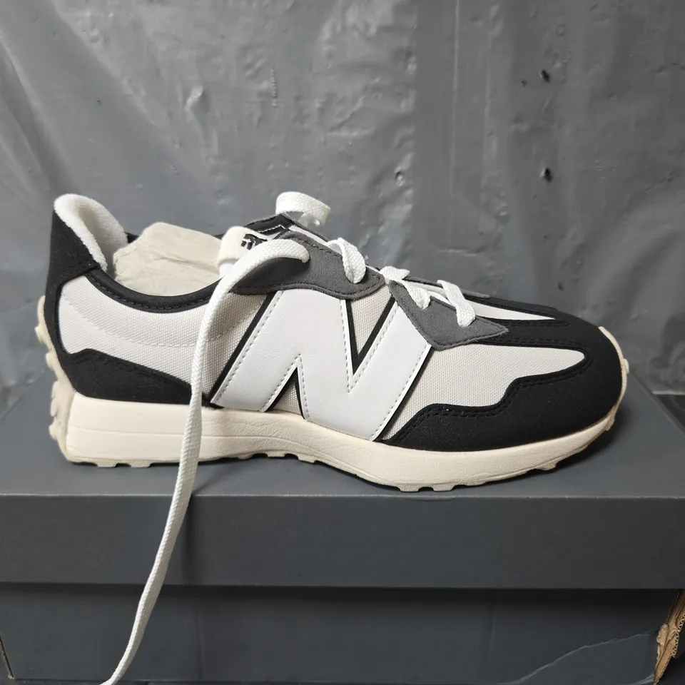 BOXED PAIR OF NEW BALANCE 327 TRAINERS IN GREY MATTER WHITE - UK 4