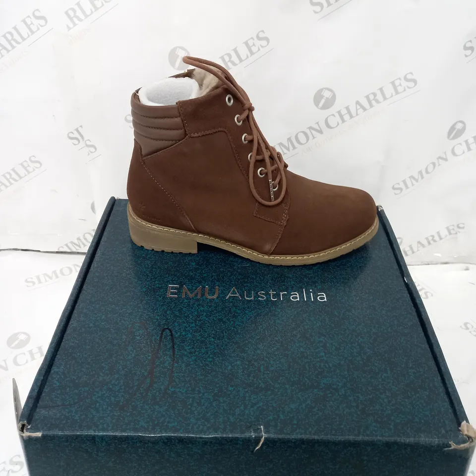BOXED PAIR OF EMU AUSTRALIA BIRICET OAK SIZE 6