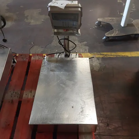 AVERY WEIGHT-TRONIX E1010 COMMERCIAL SCALE