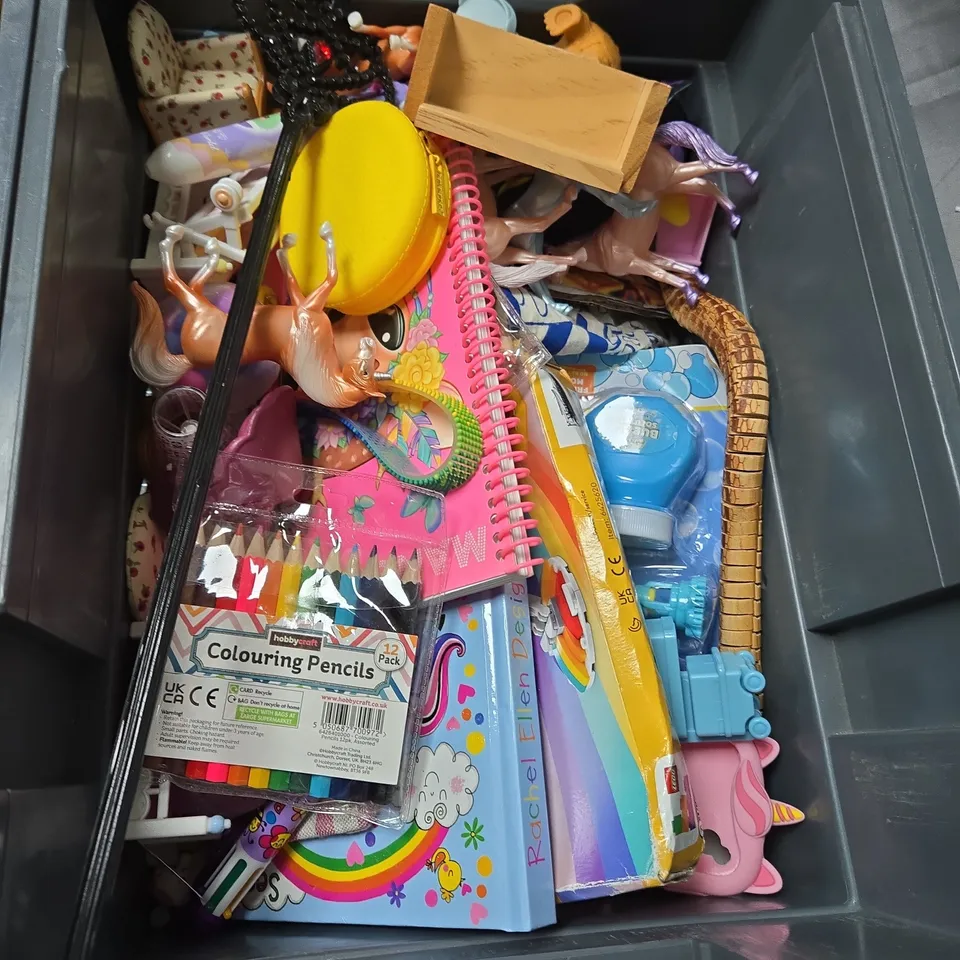 BOX OF ASSORTED TOYS & CRAFTS INCLUDING UNICORN NOTEBOOK, PLUSH TOY, COLOURING PENCILS & STATIONERY