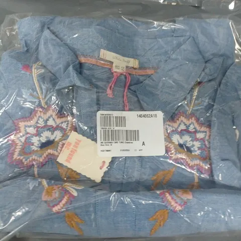 BAGGED WHITE STUFF SAVANNAH EMBROIDED TUNIC IN BLUE MULTI - SIZE 14