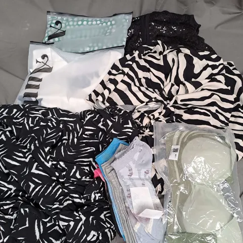 BOX OF APPROXIMATELY 25 ASSORTED CLOTHING ITEMS TO INCLUDE - SOCKS, DRESS, TROUSERS ETC