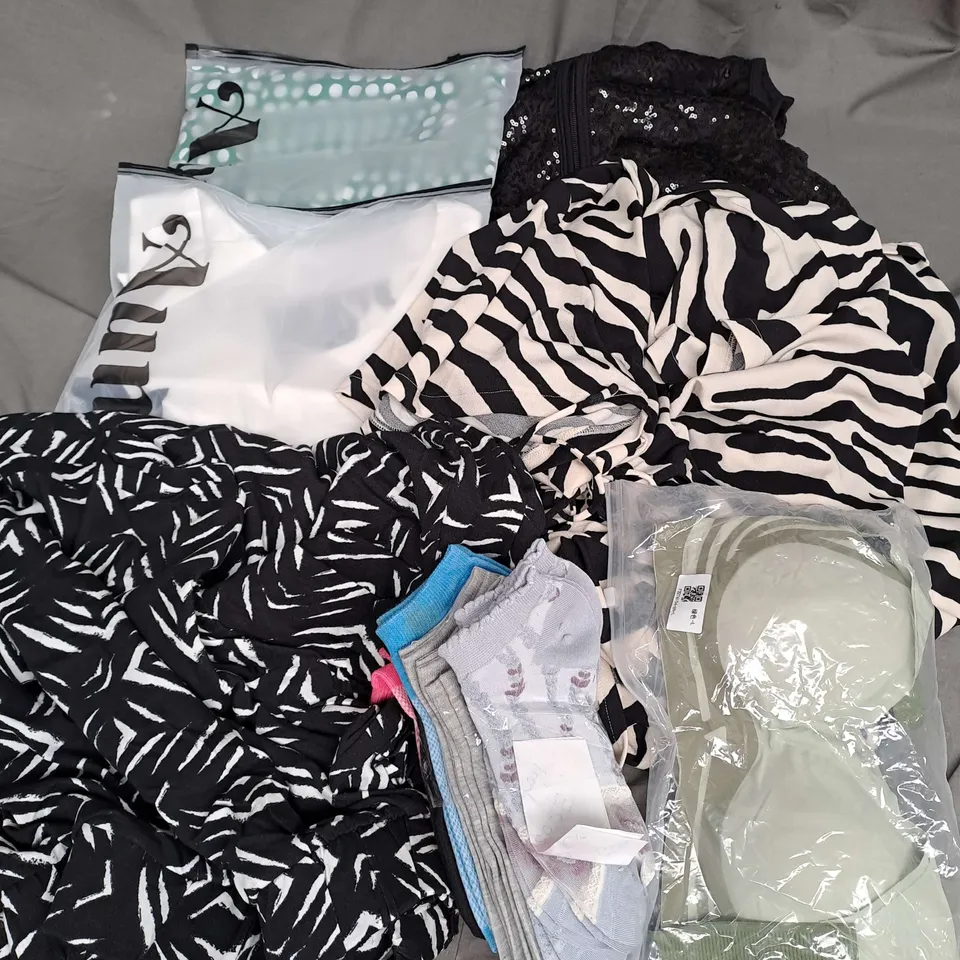 BOX OF APPROXIMATELY 25 ASSORTED CLOTHING ITEMS TO INCLUDE - SOCKS, DRESS, TROUSERS ETC