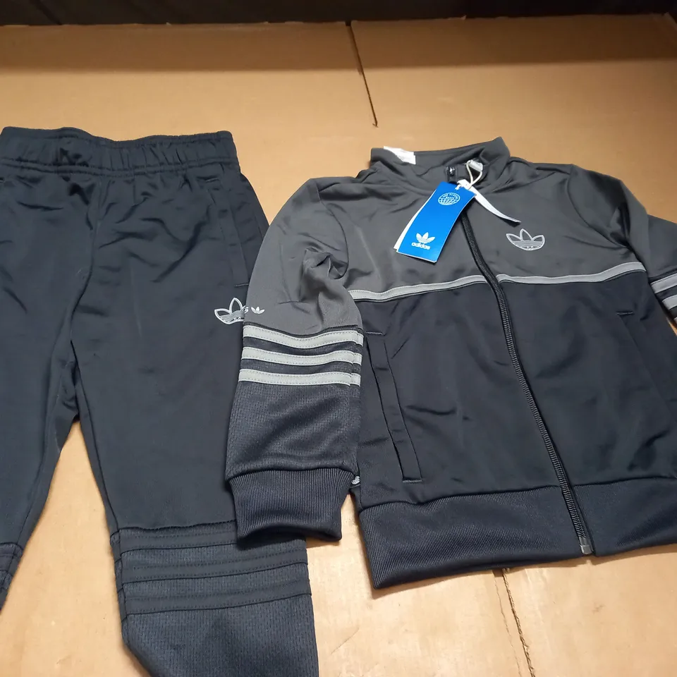 ADIDAS KIDS GREY TRACKSUIT - 4/5 YEARS