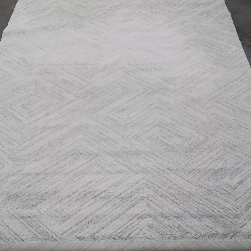 QUALITY DESIGNER CREAM AREA RUG APPROXIMATELY 203CM W X 270CM L