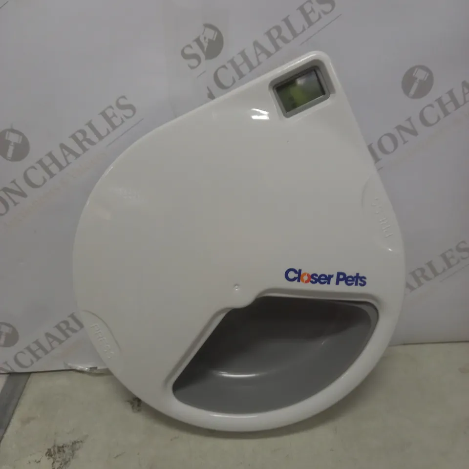 BOXED CLOSER PETS C300 PET FEEDER 