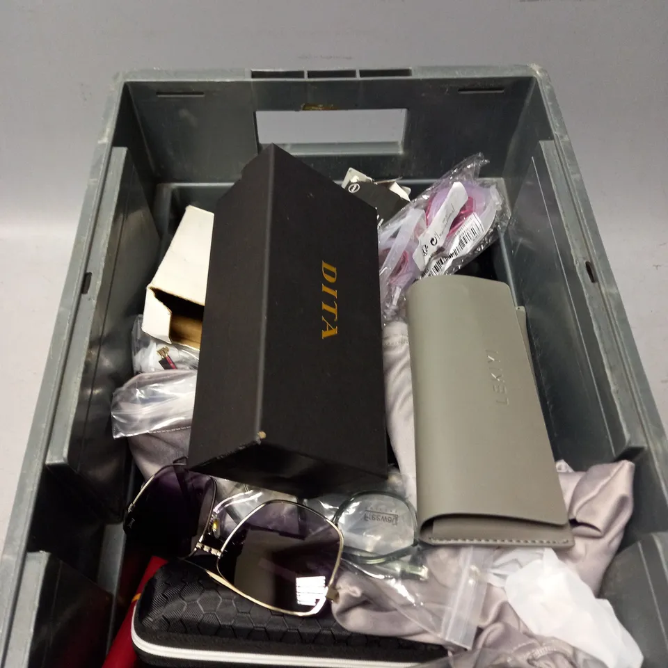 APPROXIMATELY 10 ASSORTED GLASSES/SUNGLASSES IN VARIOUS DESIGNS 
