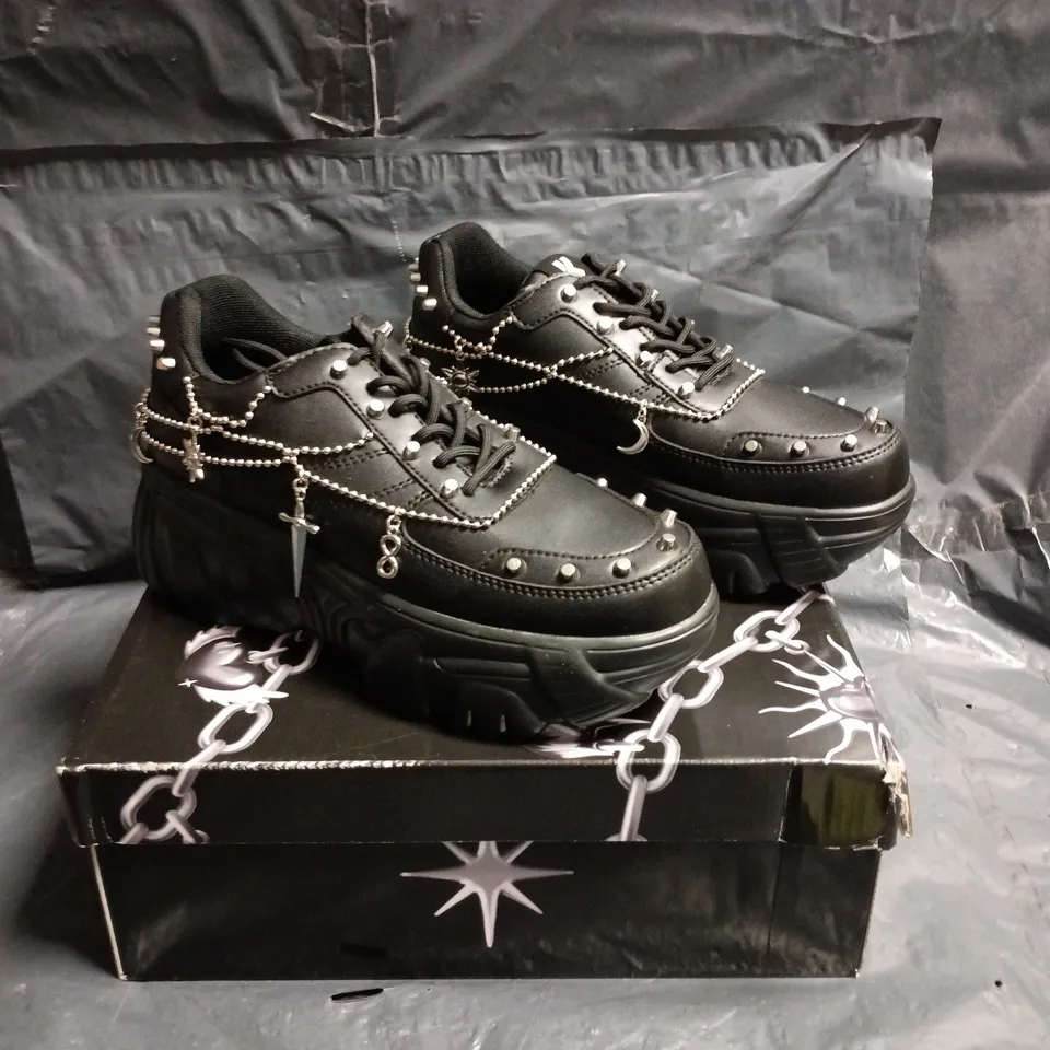 KOI BLACK PLATFORM SHOES WITH CHAIN EMBELLISHMENTS SIZE 6