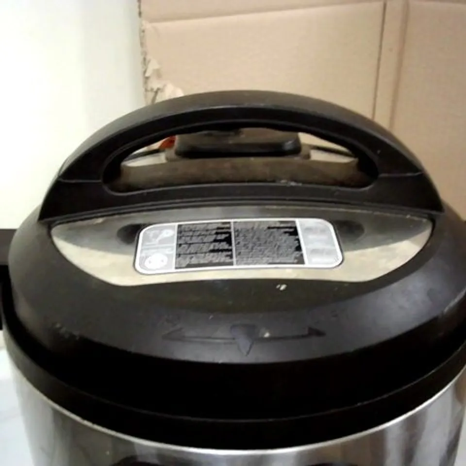 INSTANT POT DUO 7 IN 1 PRESSURE COOKER
