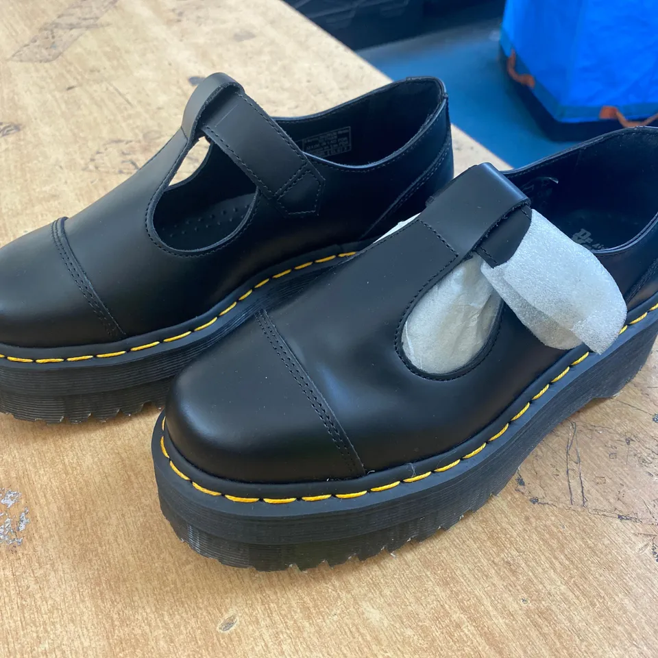 PAIR OF DR MARTENS UK SIZE 5 BLACK SHOES