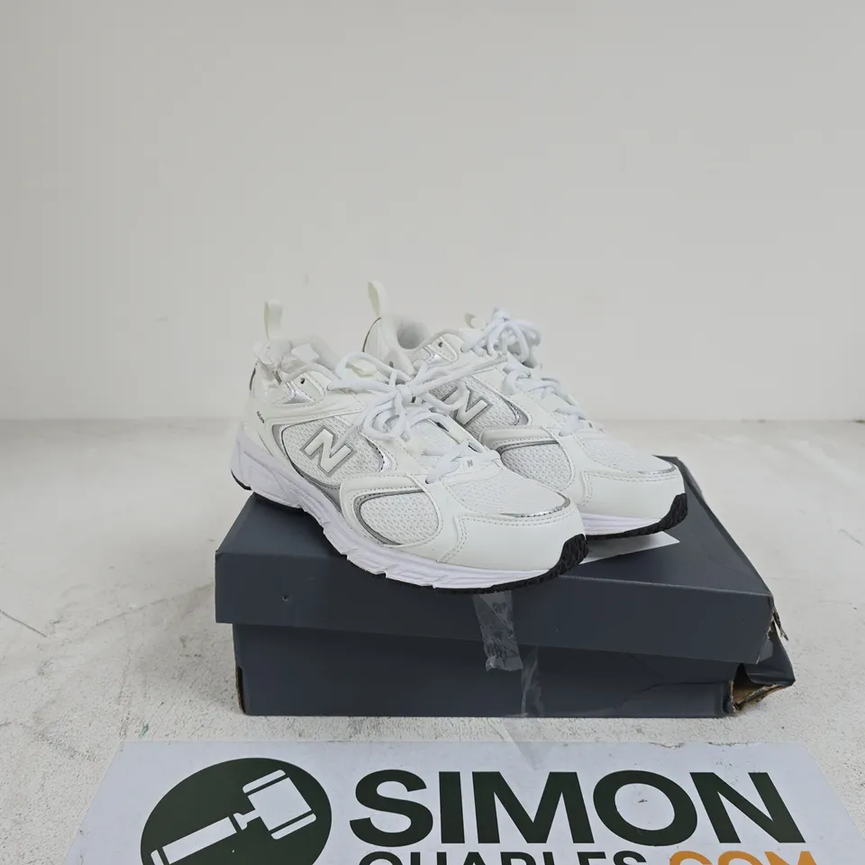 NEW BALANCE WHITE TRAINERS SIZE 5 BOXED