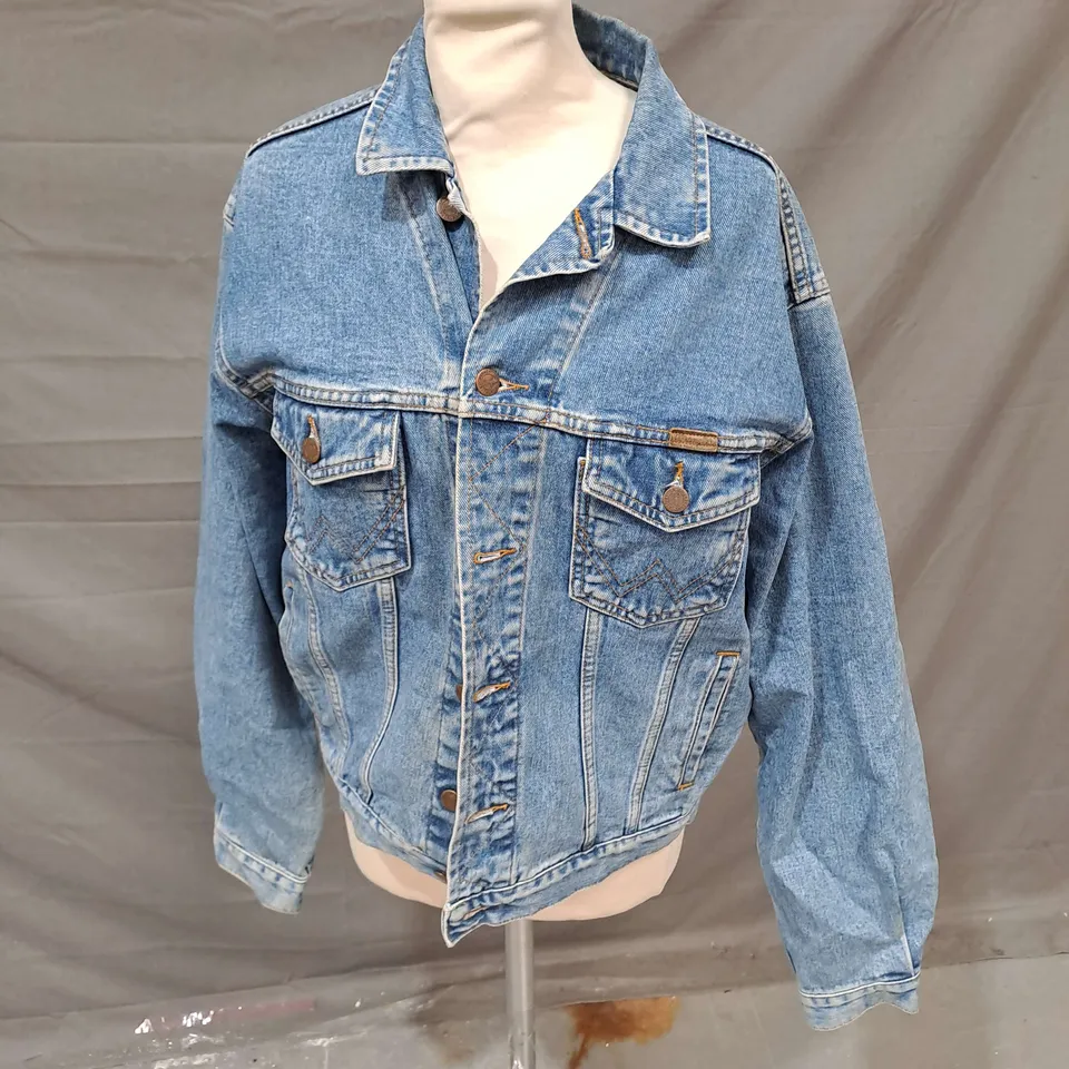 WRANGLER JEAN JACKET IN BLUE DENIM SIZE S
