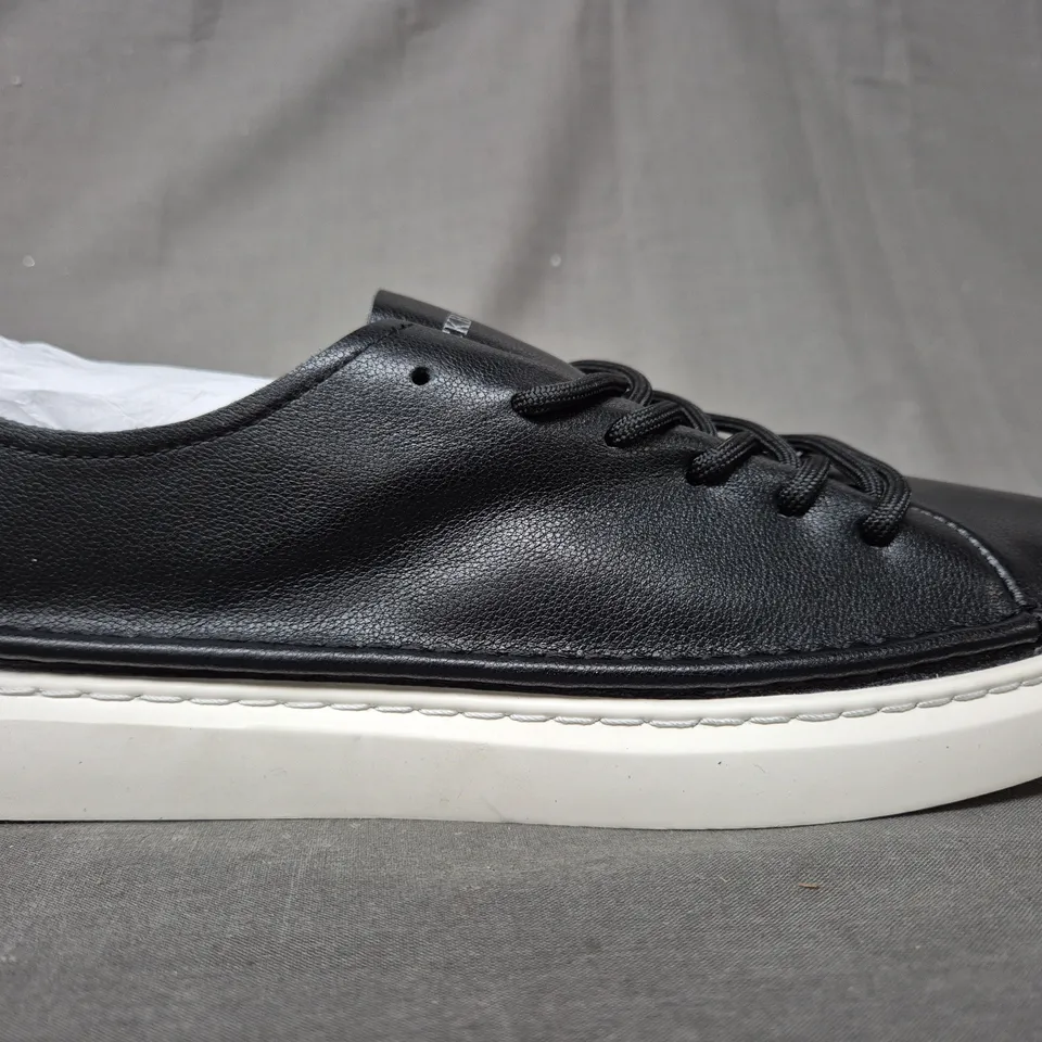 BOXED PAIR OF MACKBUTEFR SHOES IN BLACK EU SIZE 43