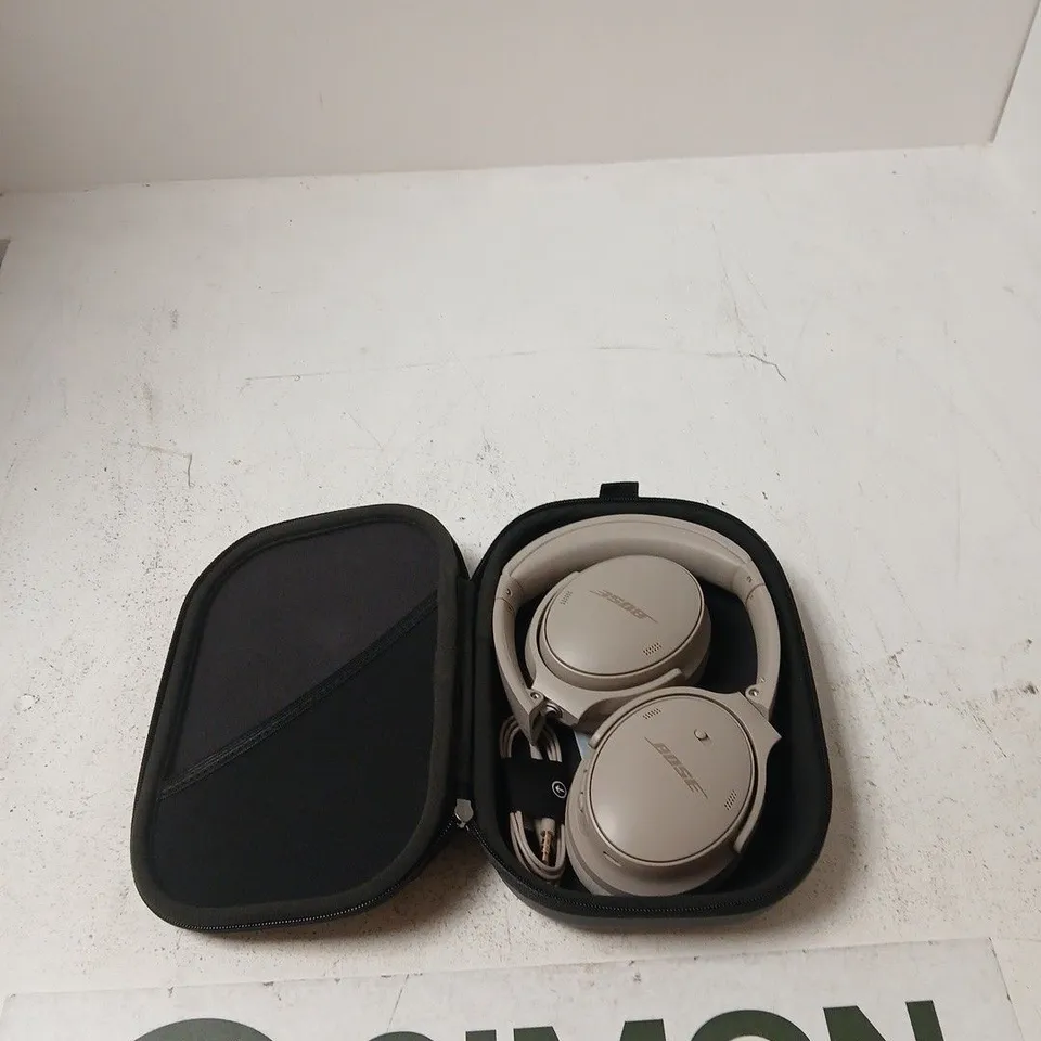 BOSE QUIETCOMFORT HEADPHONES 5V – SANDSTONE (BOXED)