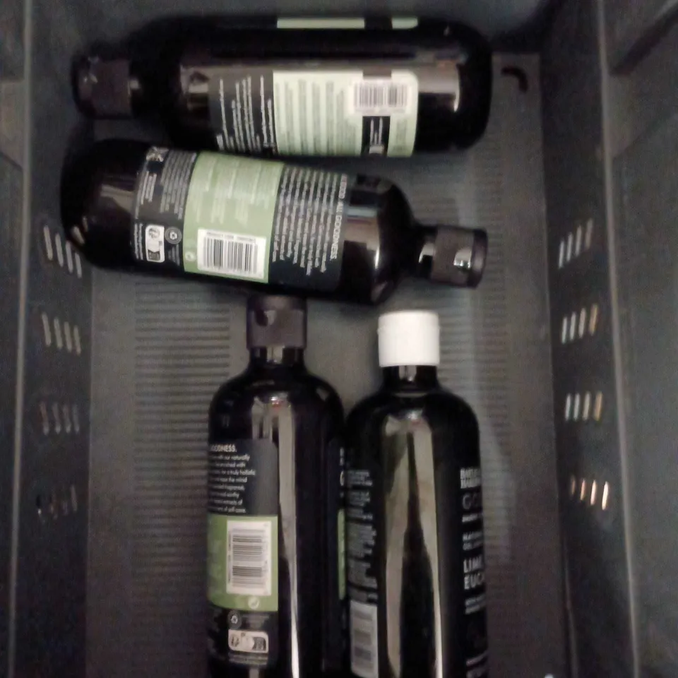 LOT OF 8 BOTTLES OF BAYLIS & HARDING BODY WASHES 500ML PER BOTTLE