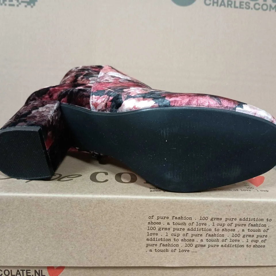 BOXED PAIR OF FLORAL PRINT ANKLE BOOTS WITH FAUX FUR LINING – SIZE 41