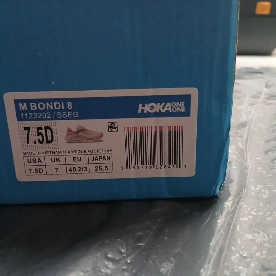 HOKA BONDI 8 RUNNING SHOES – MEN'S, UK 7, PINK/BEIGE