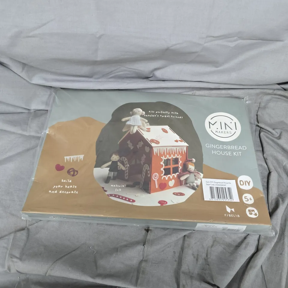 MIN MAKERS GINGERBREAD HOUSE KIT