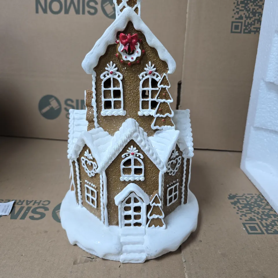 GISELA GRAHAM LIGHT UP GINGERBREAD CERAMIC CHRISTMAS HOUSE FIGURINE WITH SNOW ACCENTS