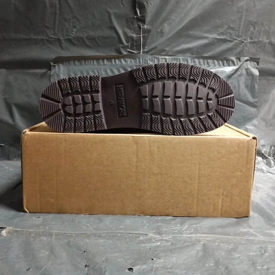 BOXED PAIR OF MERRY PEOPLE BOBBI BOOTS IN DARK CHERRY SIZE EU 42