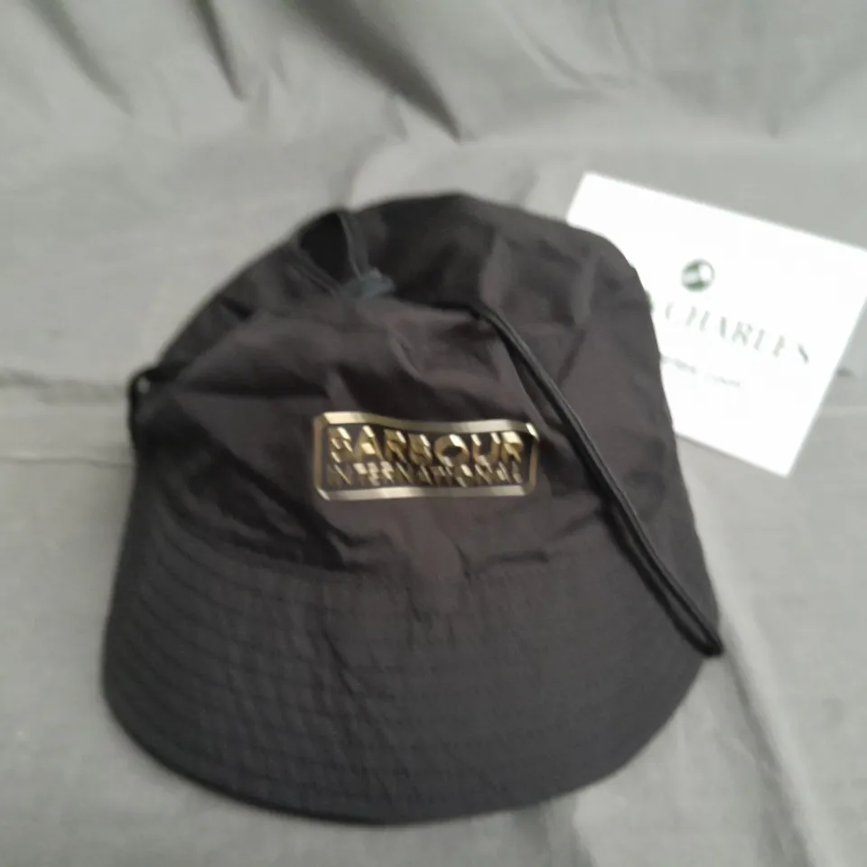 BARBOUR REVERSIBLE BUCKET HAT - S