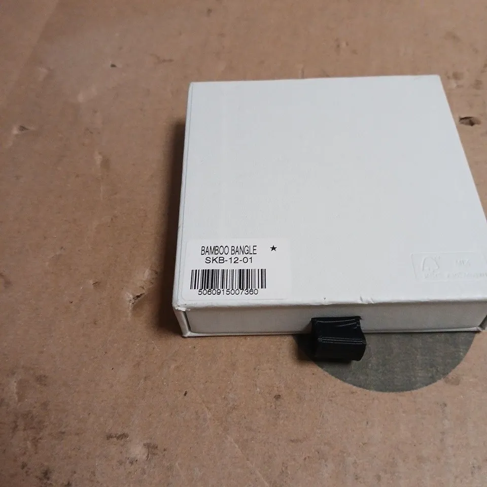 D.LOUISE GOLD TONE BAMBOO BANGLE BOXED