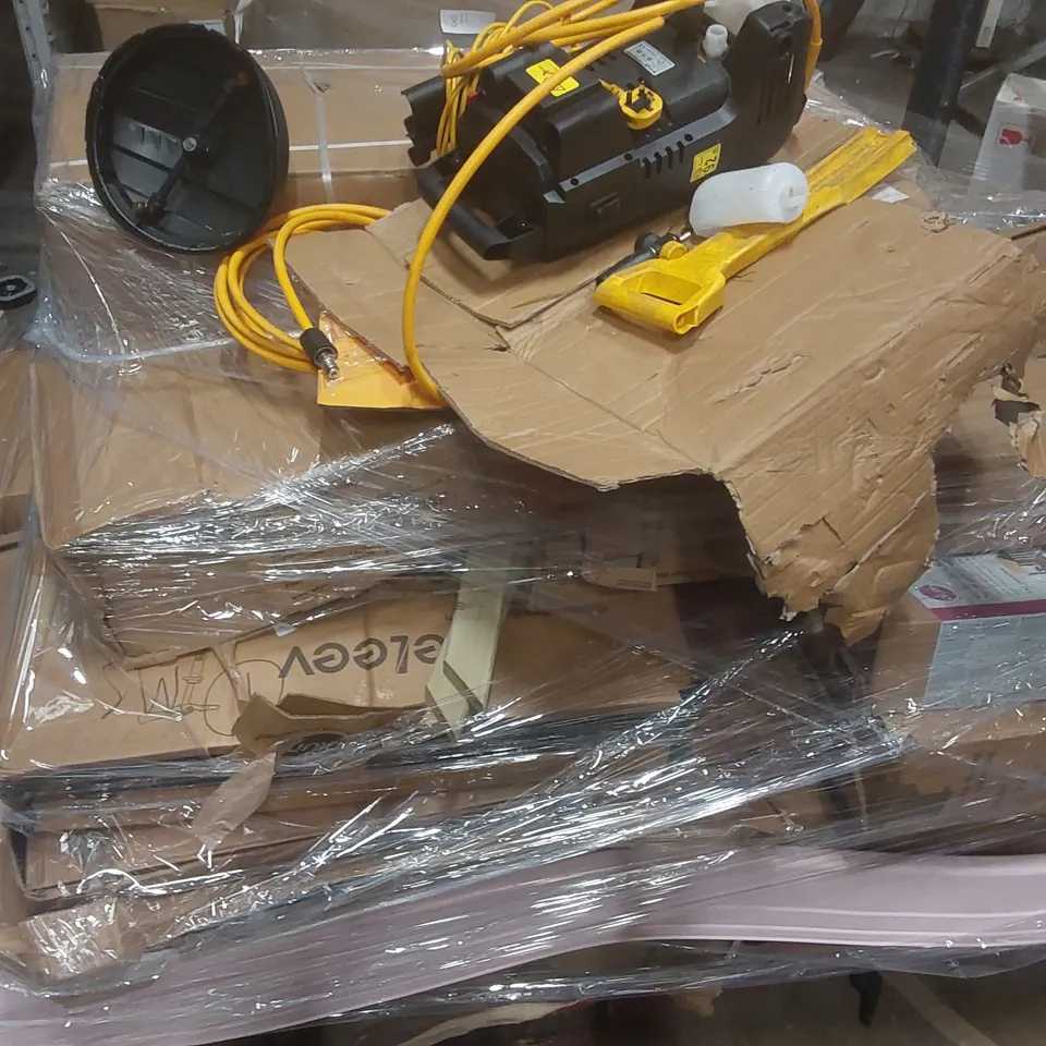 PALLET CONTAINING A VERY LARGE QUANTITY OF ASSORTED ITEMS INCLUDING PLUM TREE HOUSE PARTS ECT