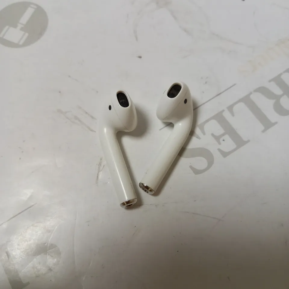 APPLE AIRPODS 
