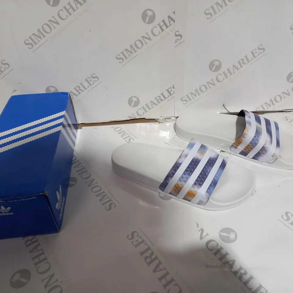 BOXED PAIR OF ADIDAS ADILETTE SLIDES SIZE UK 5