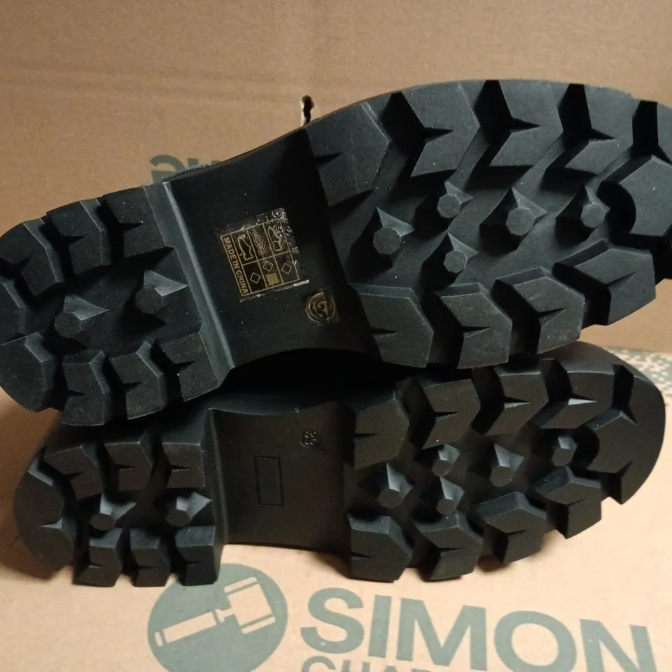 BOXED WOMEN'S BLACK KNEE-HIGH BOOTS WITH BUCKLED STRAPS AND SIDE ZIP, CHUNKY LUG SOLE - 39