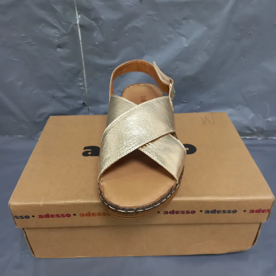 ADESSO LEATHER CROSS OVER SANDALS GOLD SIZE 6