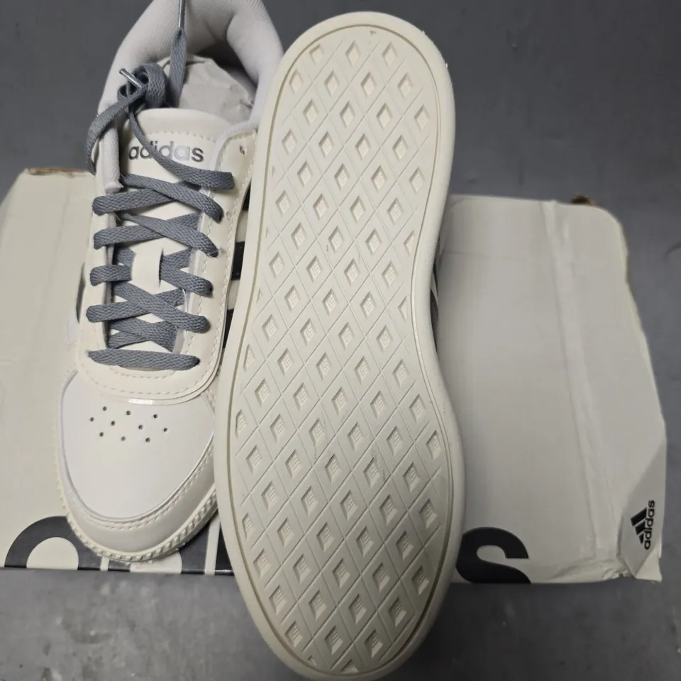 BOXED ADIDAS VL COURT 3.0 SIZE 3.5