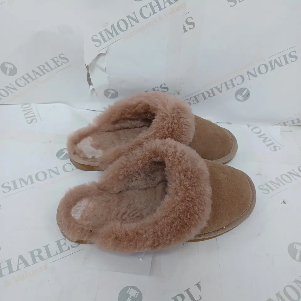 EMU AUSTRALIA JOLIE SLIPPERS - SIZE 4