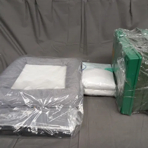 LARGE BOX OF ASSORTED HOUSEHOLD ITEMS TO INCLUDE PILLOW CASES AND BASKETS