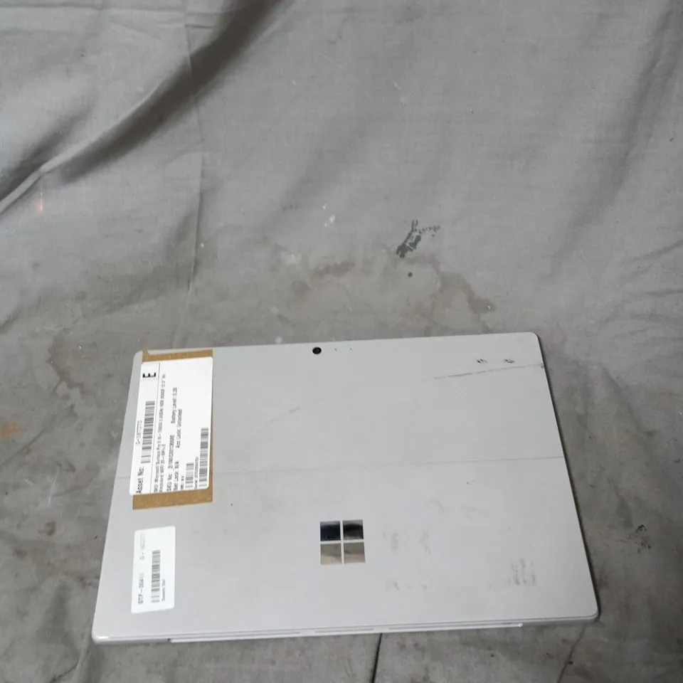 MICROSOFT SURFACE PRO 5 TABLET – I5-7300U, 8GB RAM, 256GB, 12.3-INCH DISPLAY – NO KEYBOARD - CRACKED SCREEN