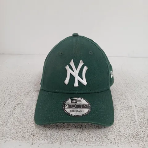 NEW ERA NEW YORK YANKEES CAP – 9FORTY ADJUSTABLE, GREEN, ONE SIZE